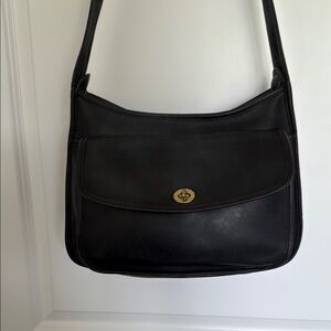 COACH Black Leather Shoulder Bag with Gold Clasp